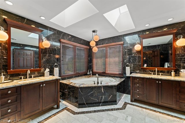 1555 Wandrei Court, Commerce Charter Township, MI 48382