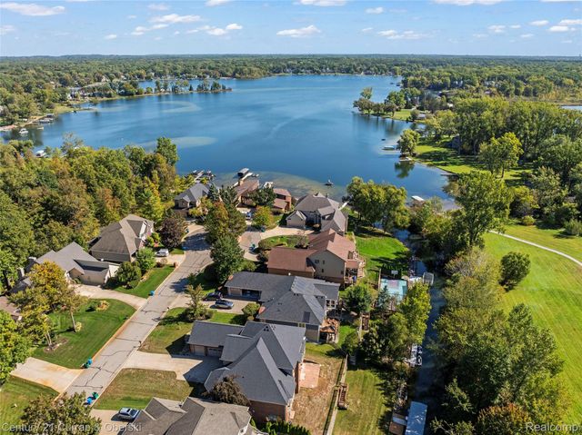 1555 Wandrei Court, Commerce Charter Township, MI 48382