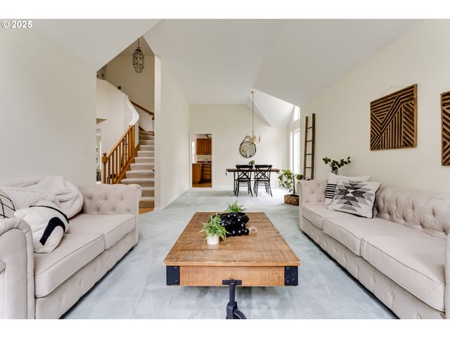 1328 SPYGLASS Dr, Eugene, OR 97401