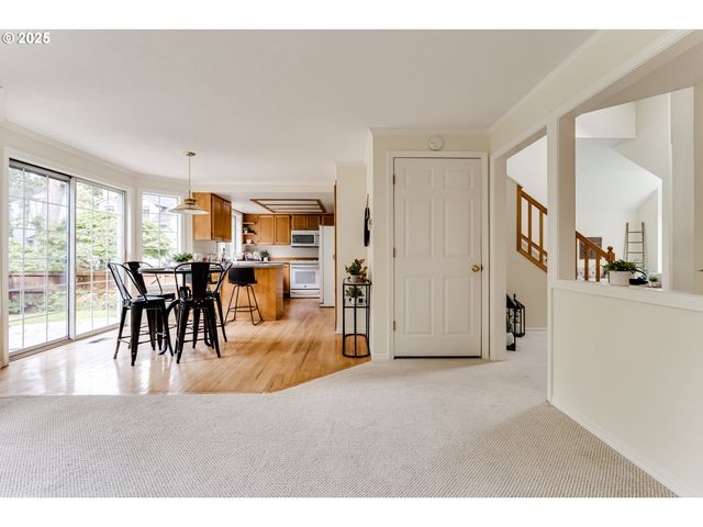 1328 SPYGLASS Dr, Eugene, OR 97401