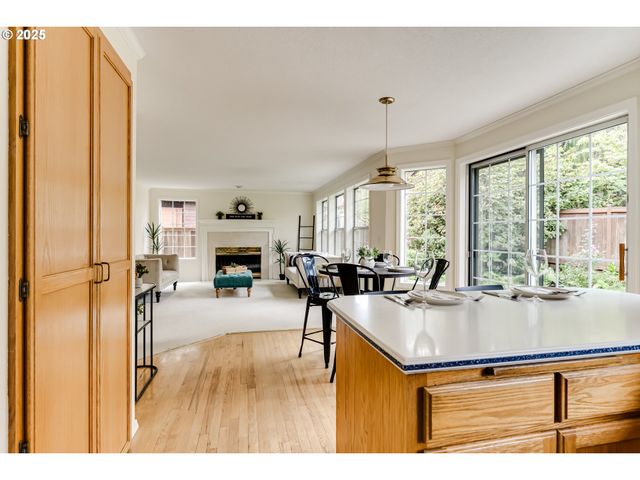 1328 SPYGLASS Dr, Eugene, OR 97401