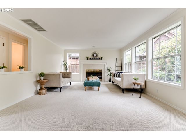 1328 SPYGLASS Dr, Eugene, OR 97401