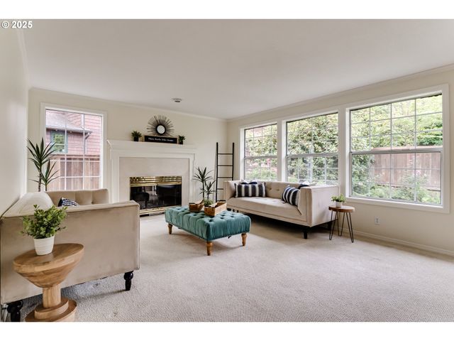 1328 SPYGLASS Dr, Eugene, OR 97401