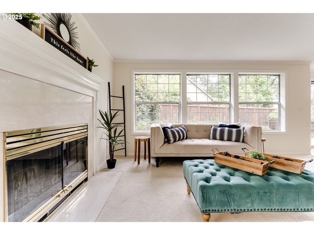 1328 SPYGLASS Dr, Eugene, OR 97401