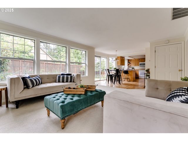 1328 SPYGLASS Dr, Eugene, OR 97401