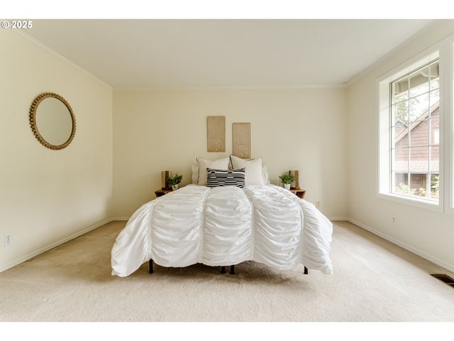 1328 SPYGLASS Dr, Eugene, OR 97401