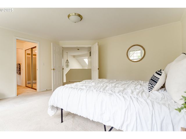 1328 SPYGLASS Dr, Eugene, OR 97401