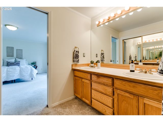 1328 SPYGLASS Dr, Eugene, OR 97401