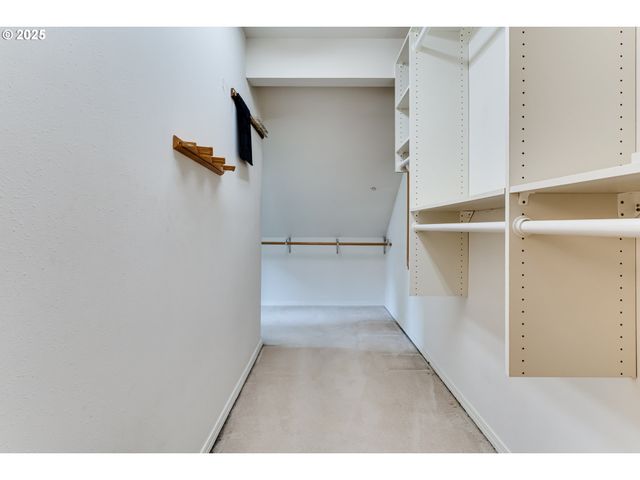 1328 SPYGLASS Dr, Eugene, OR 97401