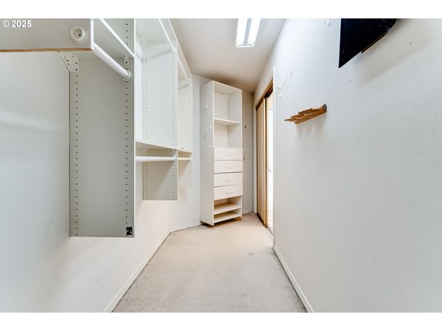 1328 SPYGLASS Dr, Eugene, OR 97401