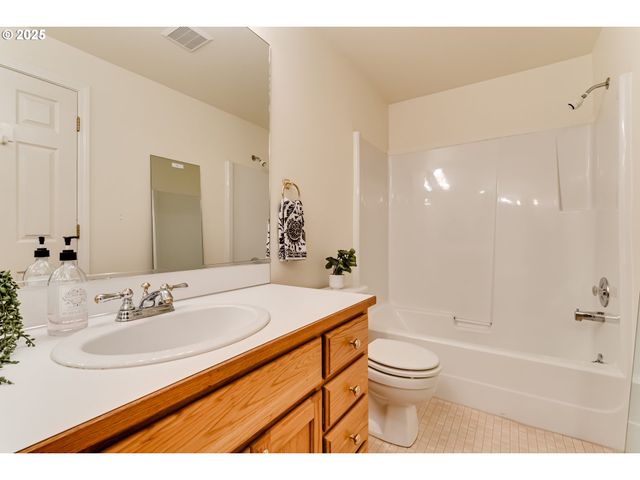 1328 SPYGLASS Dr, Eugene, OR 97401