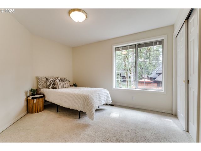 1328 SPYGLASS Dr, Eugene, OR 97401