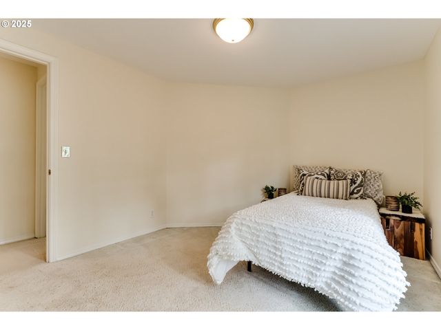 1328 SPYGLASS Dr, Eugene, OR 97401