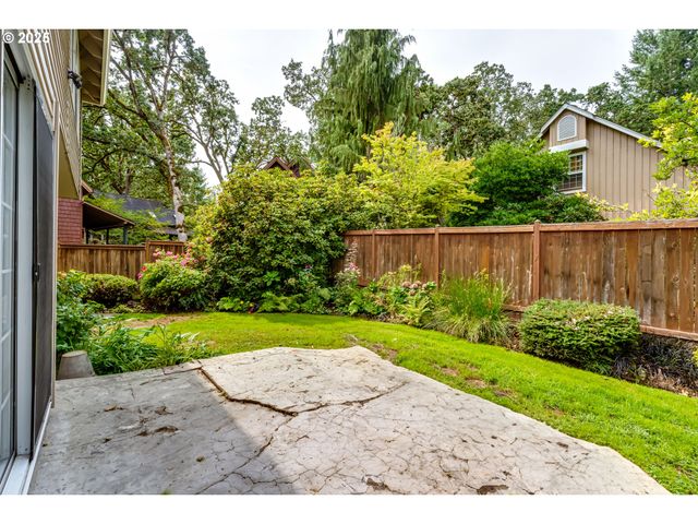 1328 SPYGLASS Dr, Eugene, OR 97401