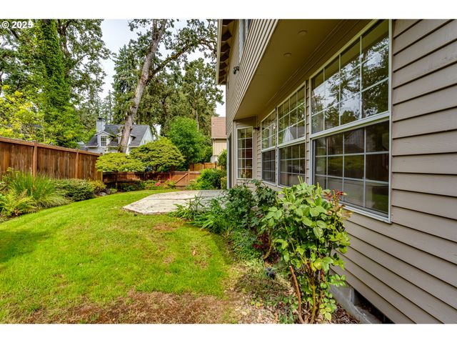 1328 SPYGLASS Dr, Eugene, OR 97401