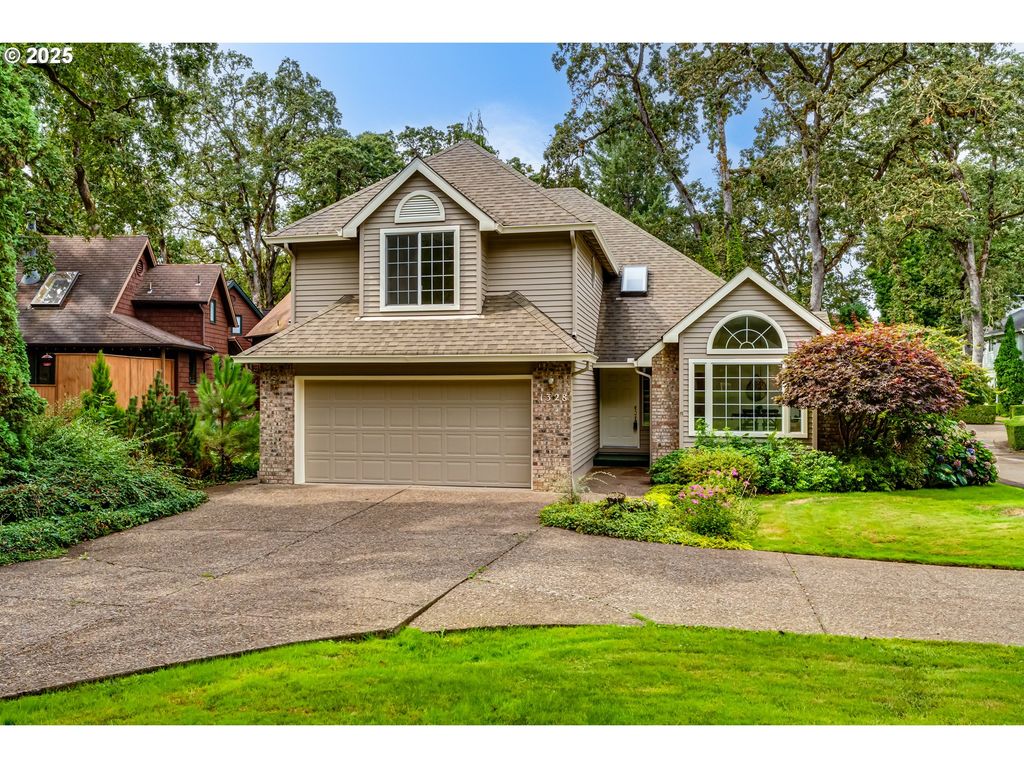 1328 SPYGLASS Dr, Eugene, OR 97401