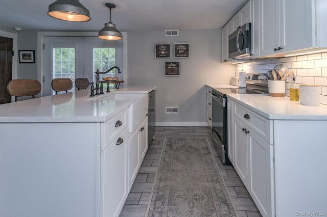 51 Mountainside Road, Warwick, NY 10990