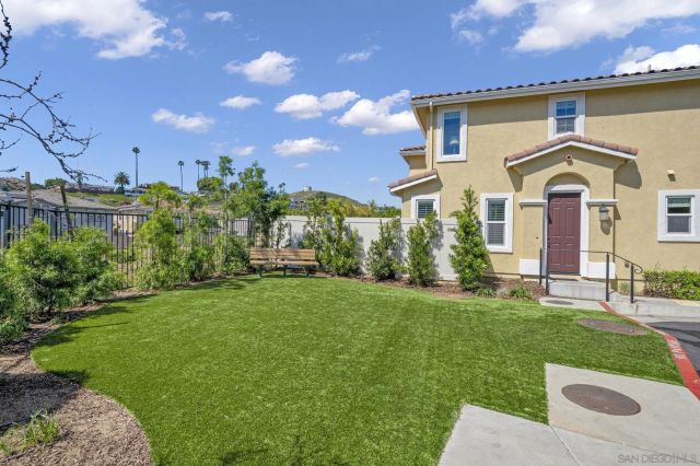 8610 Sage Shadow Dr, Lakeside, CA 92040