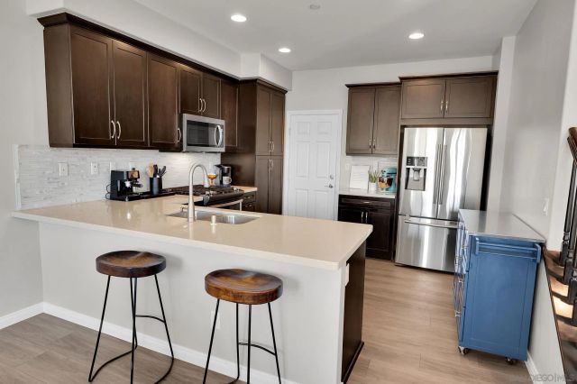 8610 Sage Shadow Dr, Lakeside, CA 92040