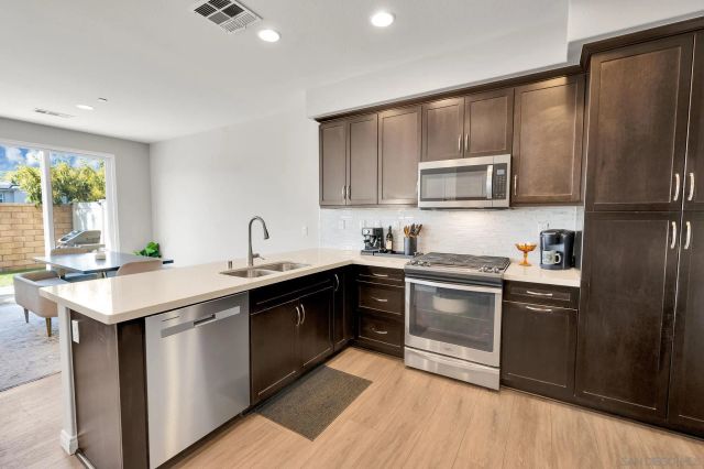 8610 Sage Shadow Dr, Lakeside, CA 92040