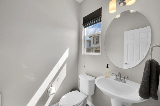 8610 Sage Shadow Dr, Lakeside, CA 92040