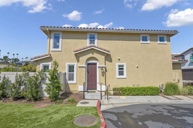 8610 Sage Shadow Dr, Lakeside, CA 92040