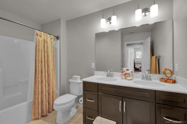 8610 Sage Shadow Dr, Lakeside, CA 92040