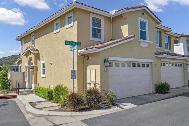 8610 Sage Shadow Dr, Lakeside, CA 92040