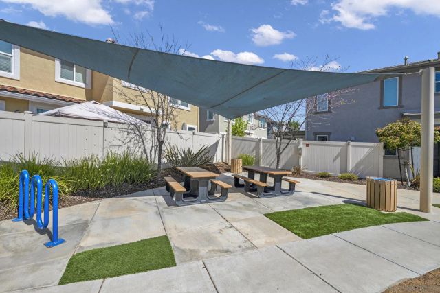 8610 Sage Shadow Dr, Lakeside, CA 92040