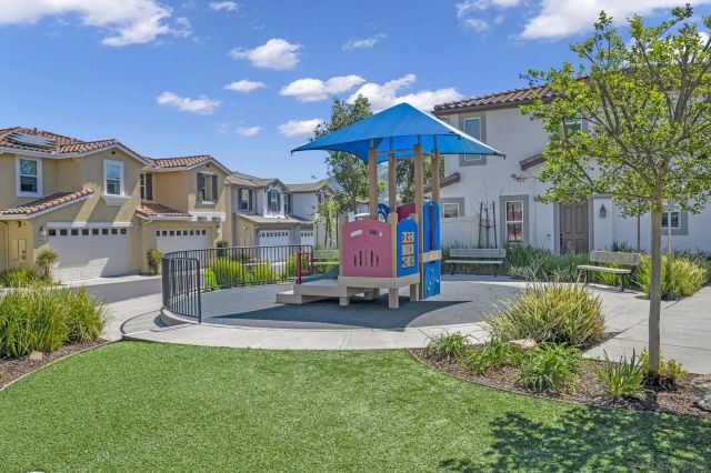 8610 Sage Shadow Dr, Lakeside, CA 92040