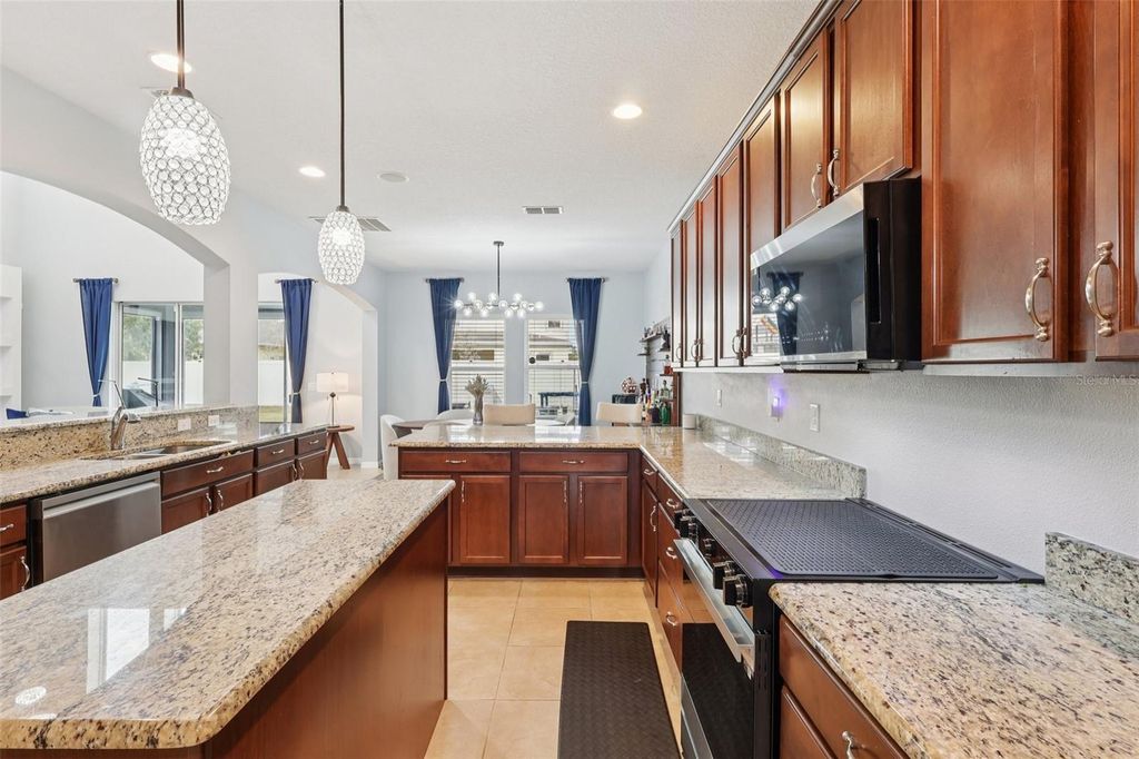 Image 13 of property listing at 2132 PLANTATION OAK DRIVE, Orlando, FL 32824