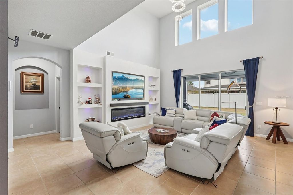 Image 8 of property listing at 2132 PLANTATION OAK DRIVE, Orlando, FL 32824