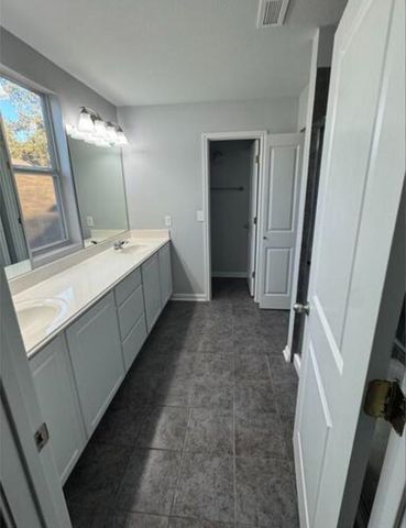 411 Wetzel, Kyle, TX 78640