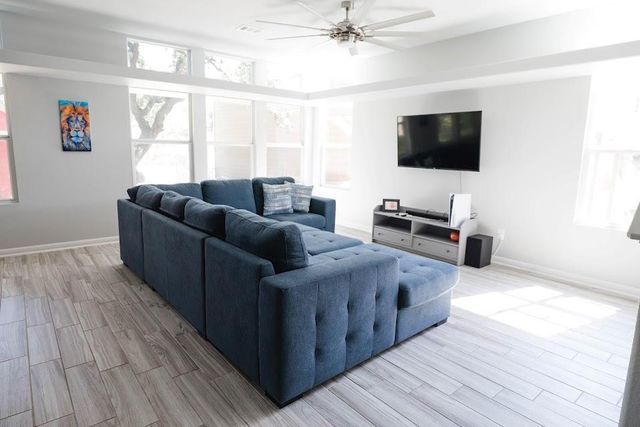 411 Wetzel, Kyle, TX 78640