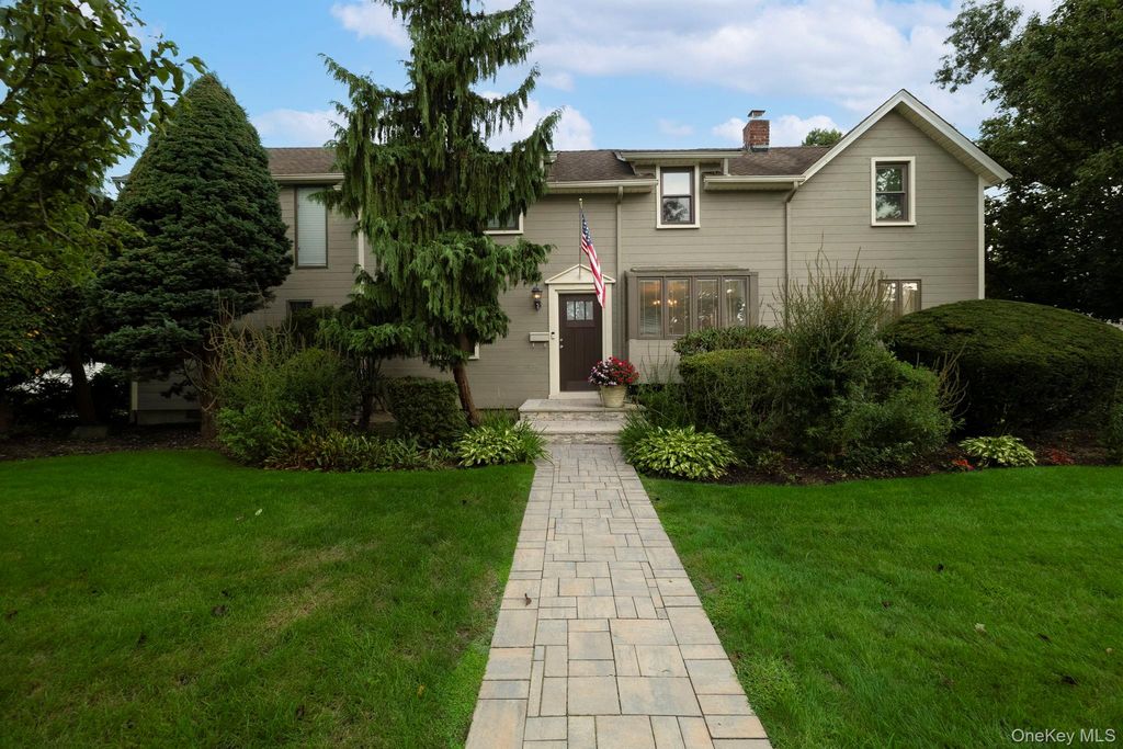 3186 William Street, Wantagh, NY 11793 — photo 2