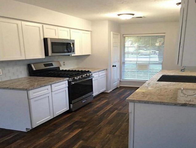 6403 W Ridgecreek Drive, Houston, TX 77489