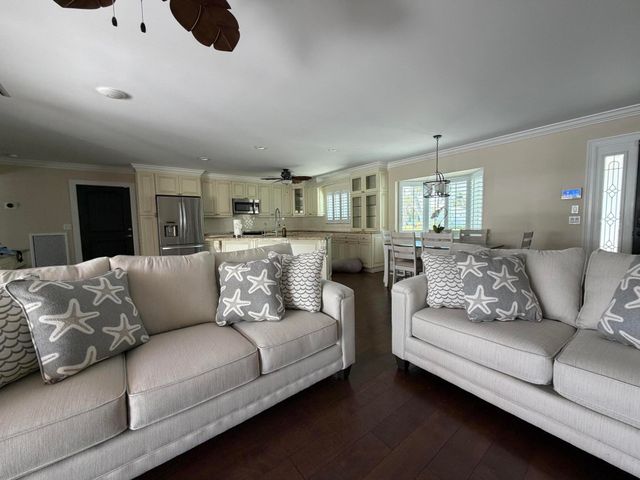 16 Leeward Circle, Tequesta, FL 33469