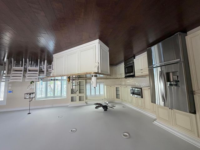 16 Leeward Circle, Tequesta, FL 33469