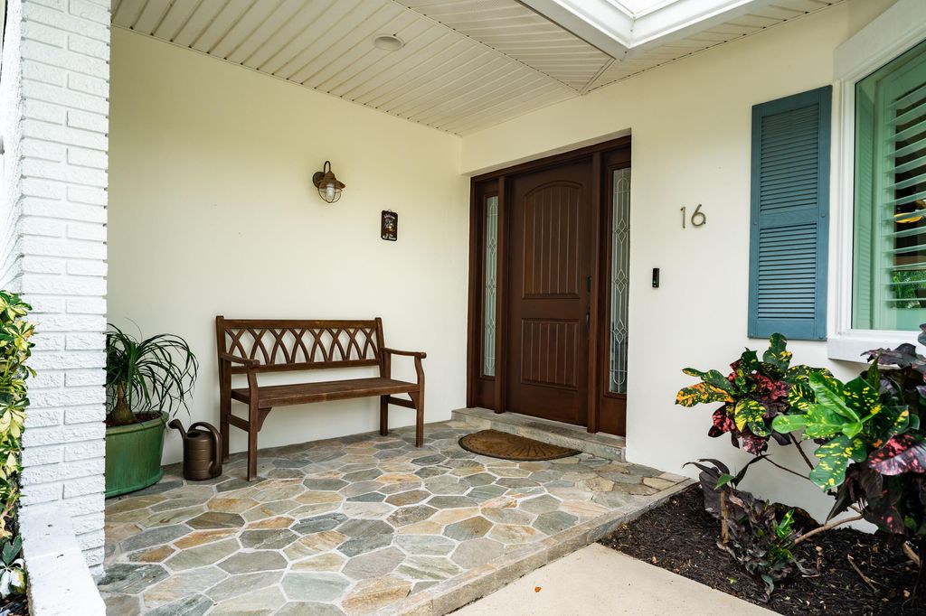 16 Leeward Circle, Tequesta, FL 33469