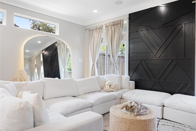 7033 Avenue L, Houston, TX 77011