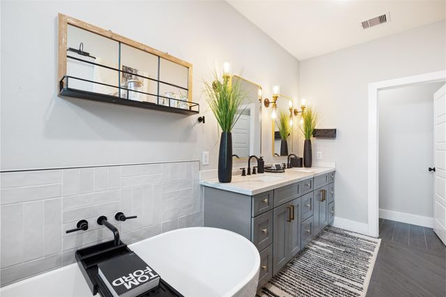 7033 Avenue L, Houston, TX 77011