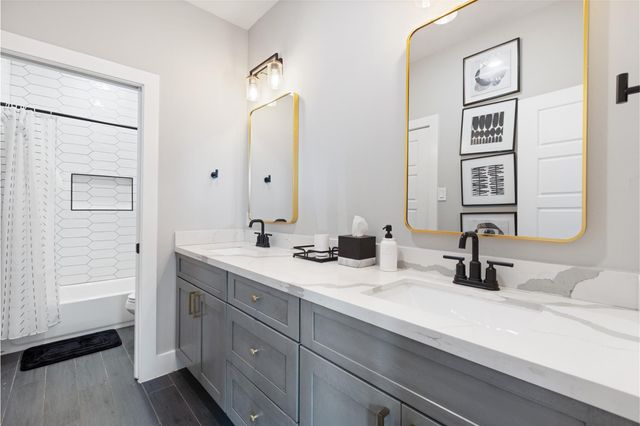 7033 Avenue L, Houston, TX 77011