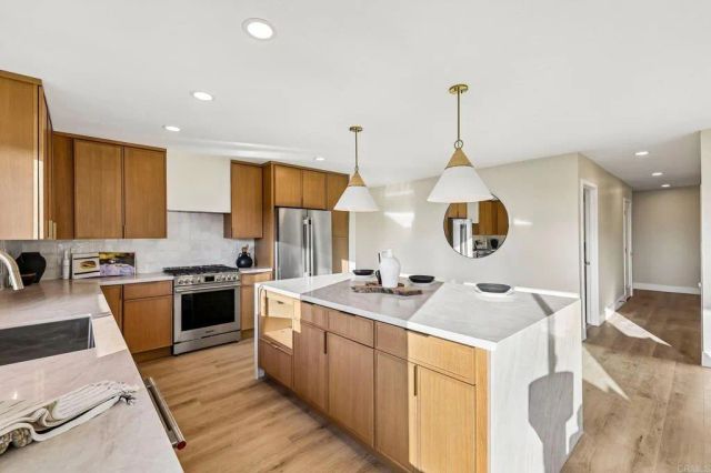 7221 Wisteria Way, Carlsbad, CA 92011
