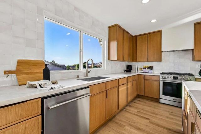 7221 Wisteria Way, Carlsbad, CA 92011
