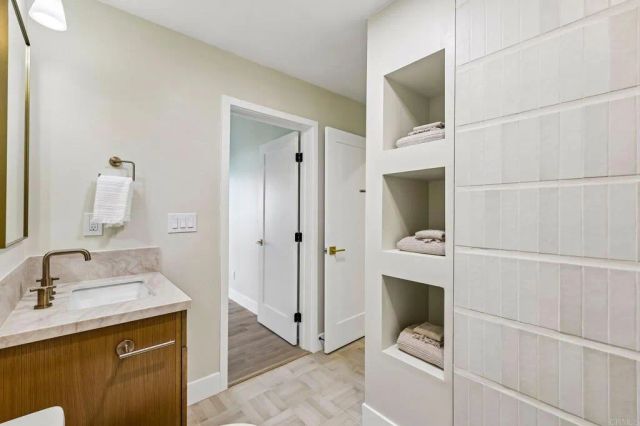 7221 Wisteria Way, Carlsbad, CA 92011