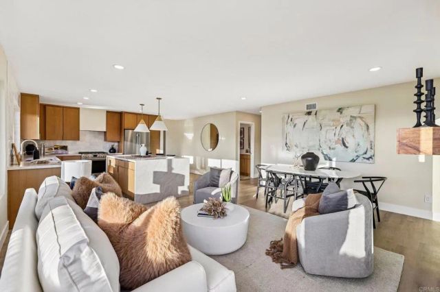 7221 Wisteria Way, Carlsbad, CA 92011