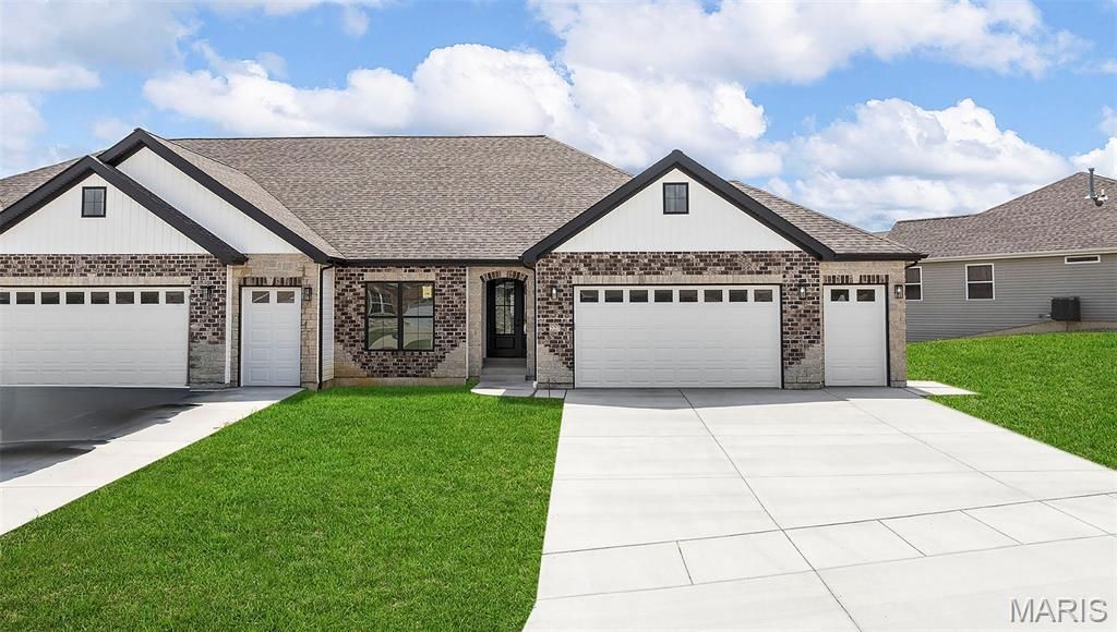 227 Pierce View Circle 29B, Wentzville, MO 63385
