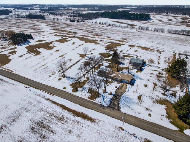 5529 Langer Road, Marshall, WI 53559