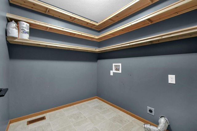 395 Quail Run Court, Newark, OH 43055