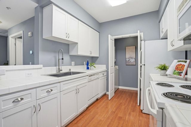 1982 W Bayshore Road 322, East Palo Alto, CA 94303